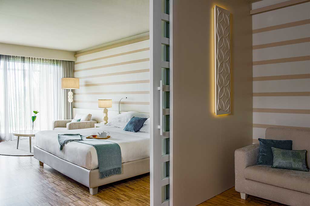 Studio-Apostoli_Lefay-Resort-SPA-Lago-di-Garda_detail_Exclusive-suite-Bedroom