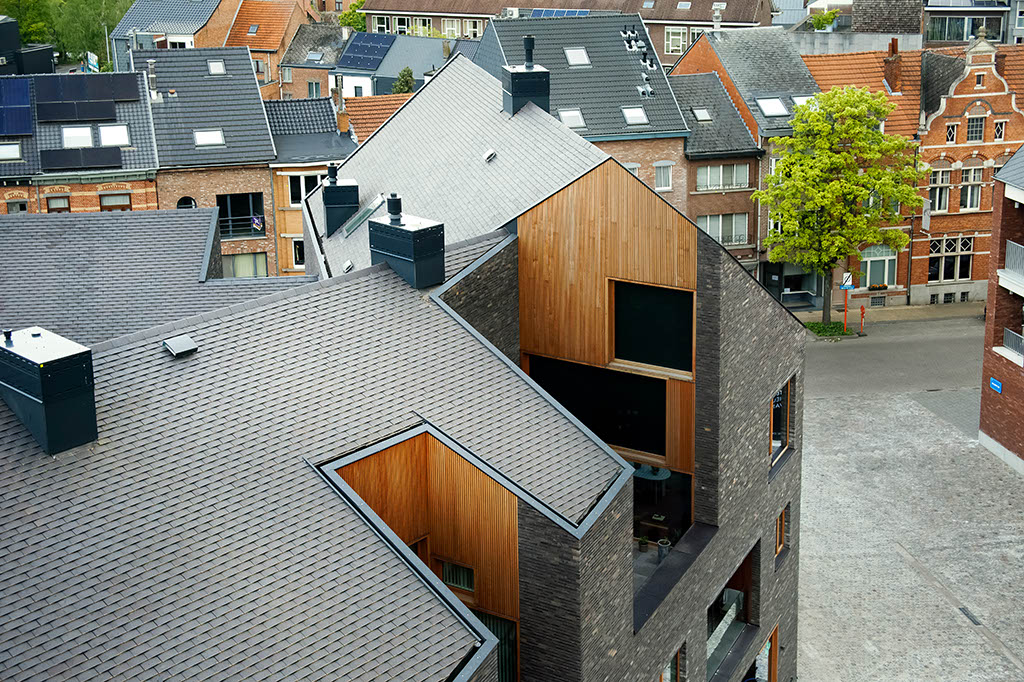 13-CS-Aarschot-Snake-Building