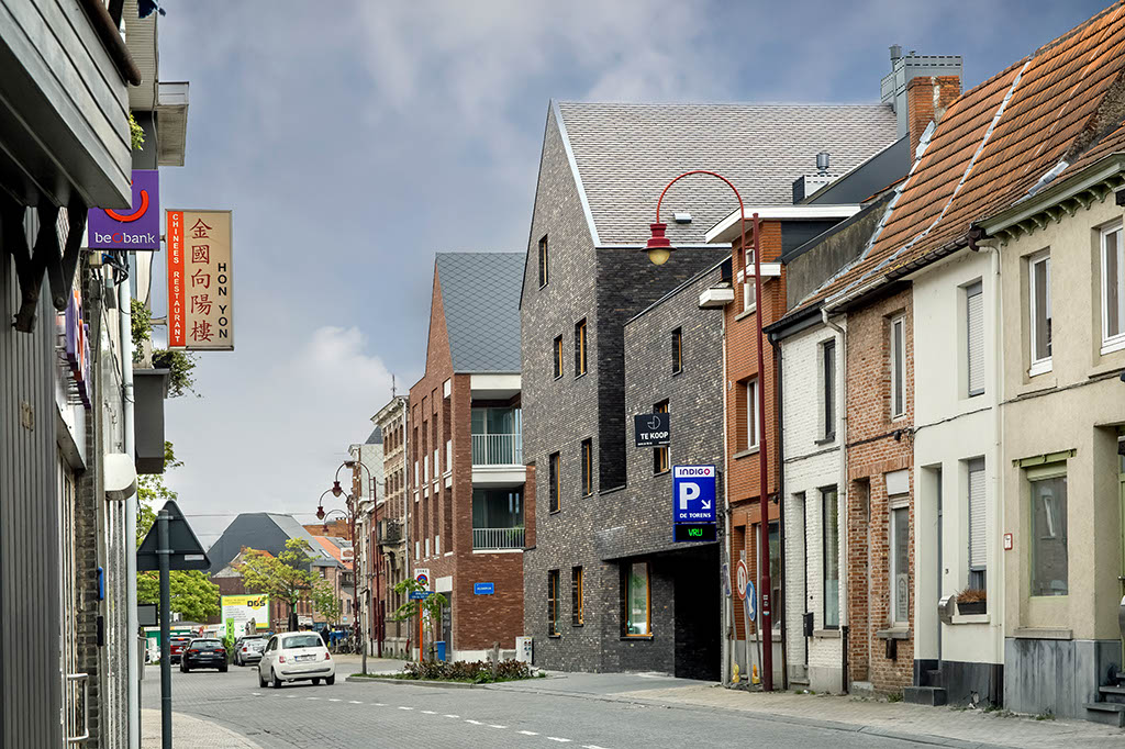 14-CS-Aarschot-Snake-Building