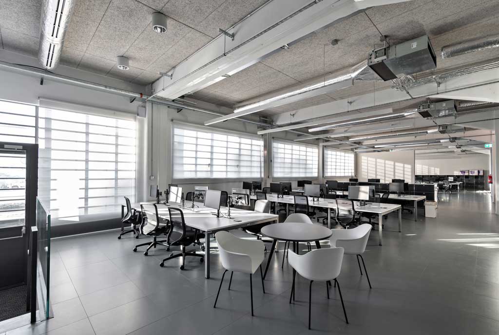 Interno dell'ex stabilimento Richard Ginori progetto dello studio BDG in collaborazione con l'italiano 967 Arch,   pavimentazione sopraelevata Nesite
