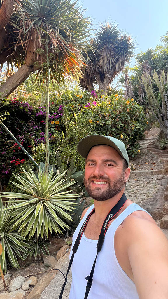 Samuele Storari nel giardino esotico Pallanca di Bordighera (IM)
